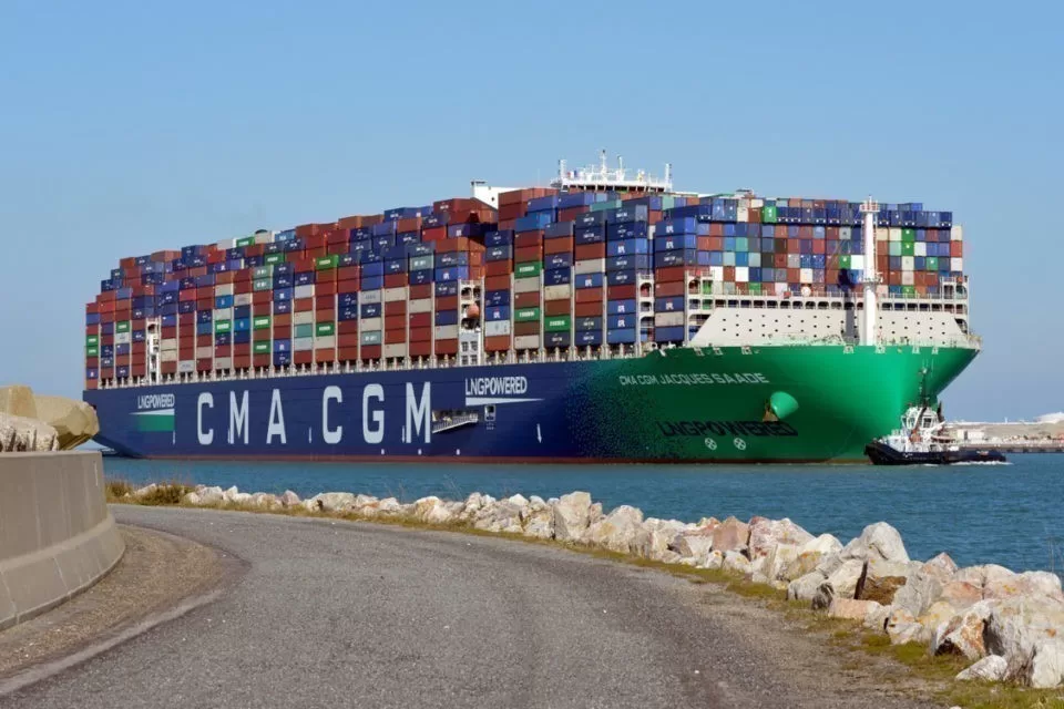 Révolution du Commerce Mondial : L'Essor des Porte-conteneurs et Leur Impact Sur le Transport Maritime